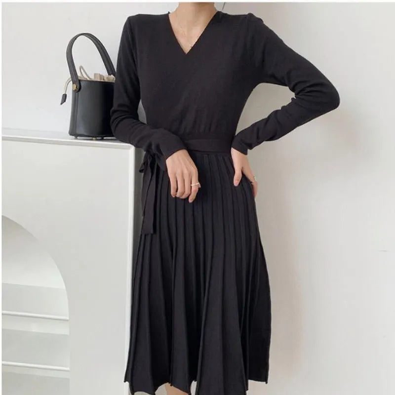 Temperament V-Neck Pleated Knitted Dress
