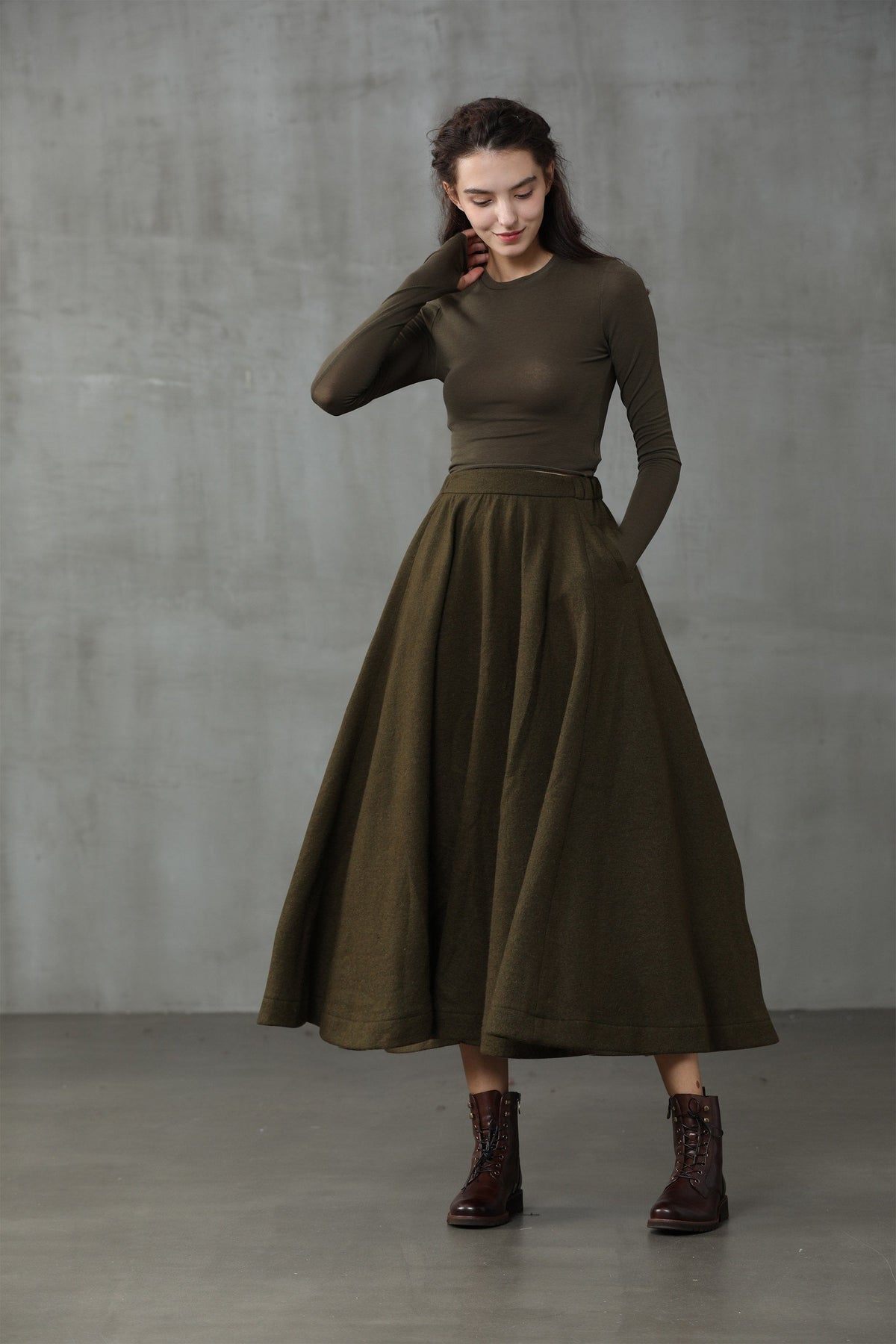 The Soft Lawn 12 | Midi Wool Skirt