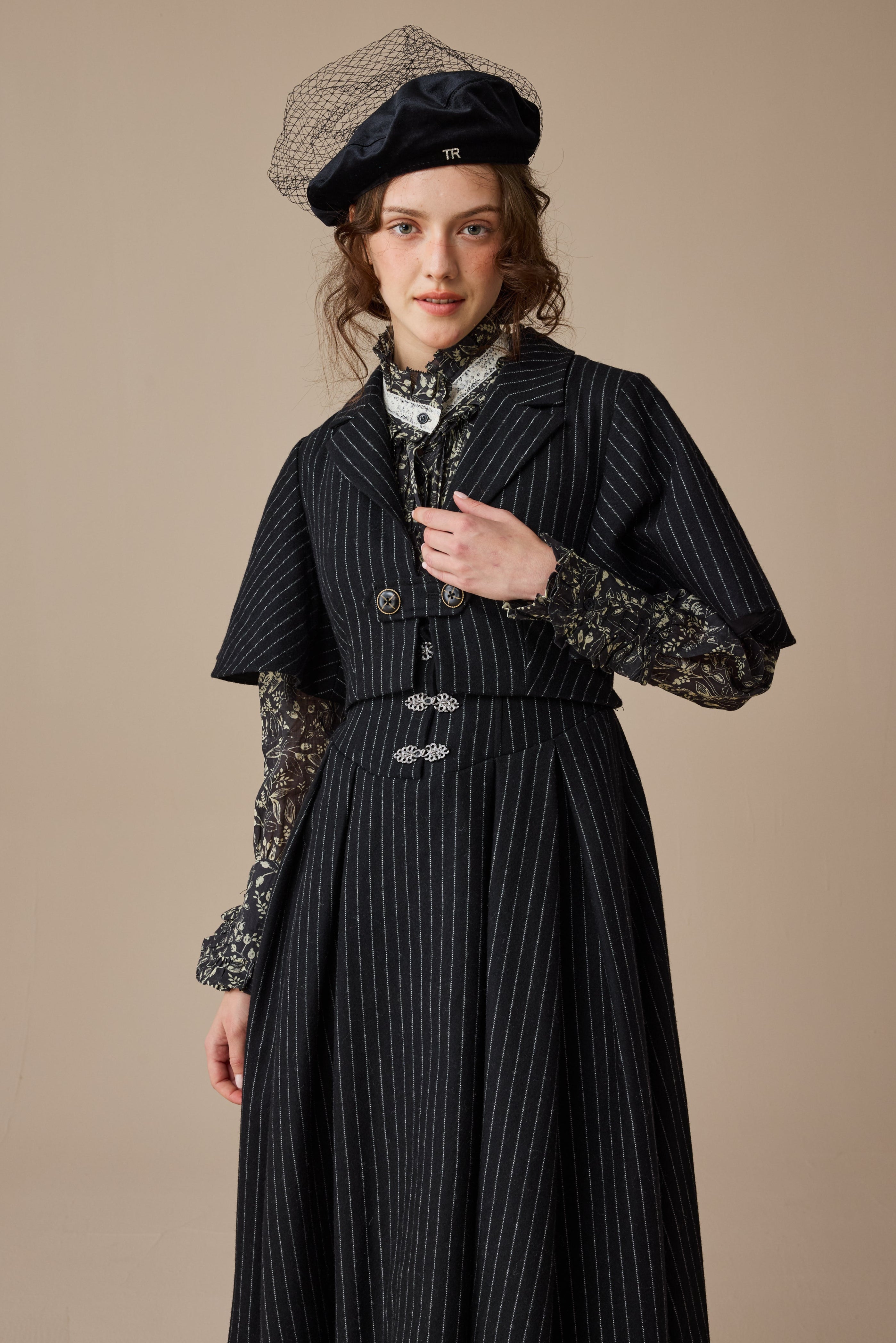 Clarise 22 |Retro Linen Skirt & Cape (2 pieces)