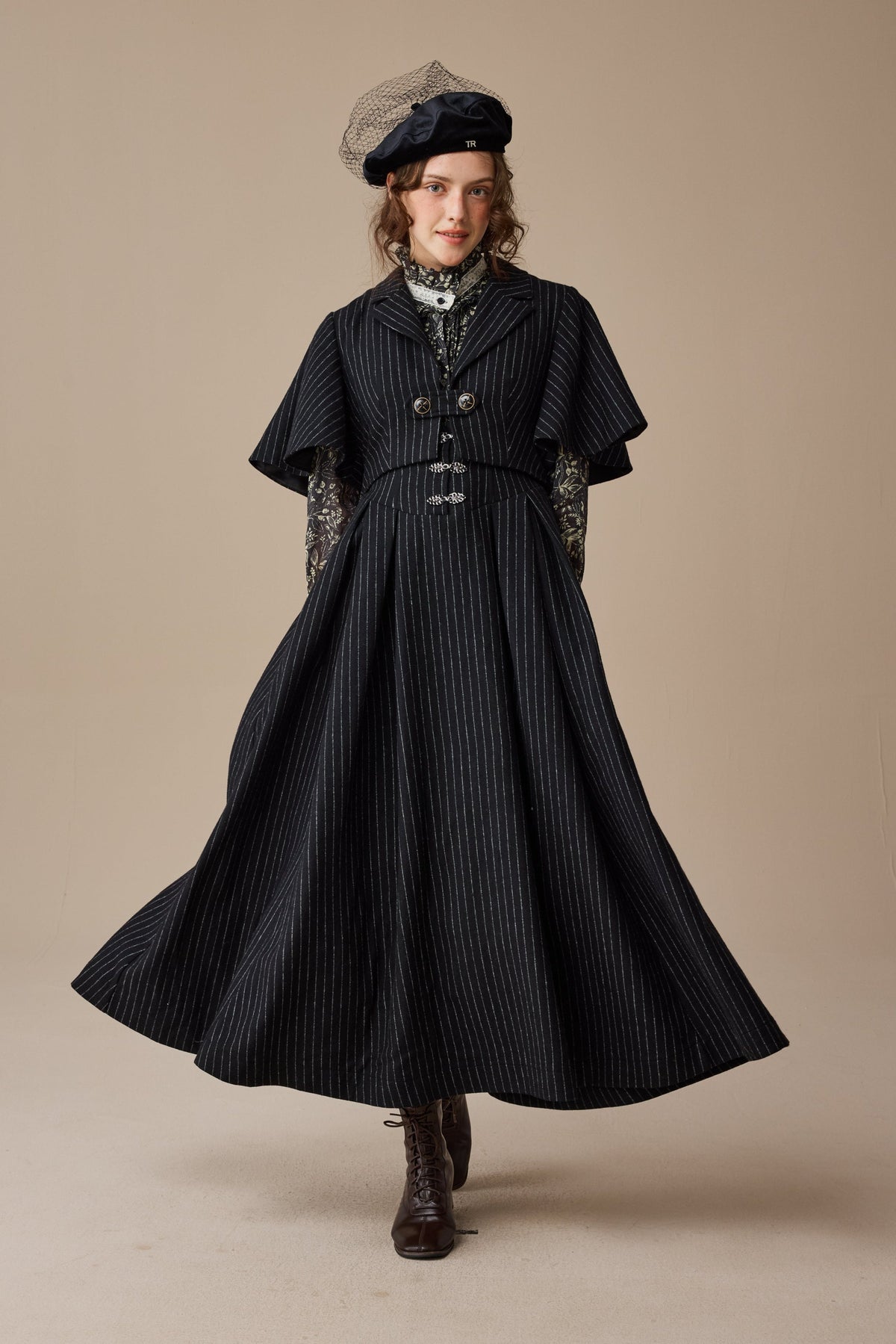 Clarise 22 |Retro Linen Skirt & Cape (2 pieces)