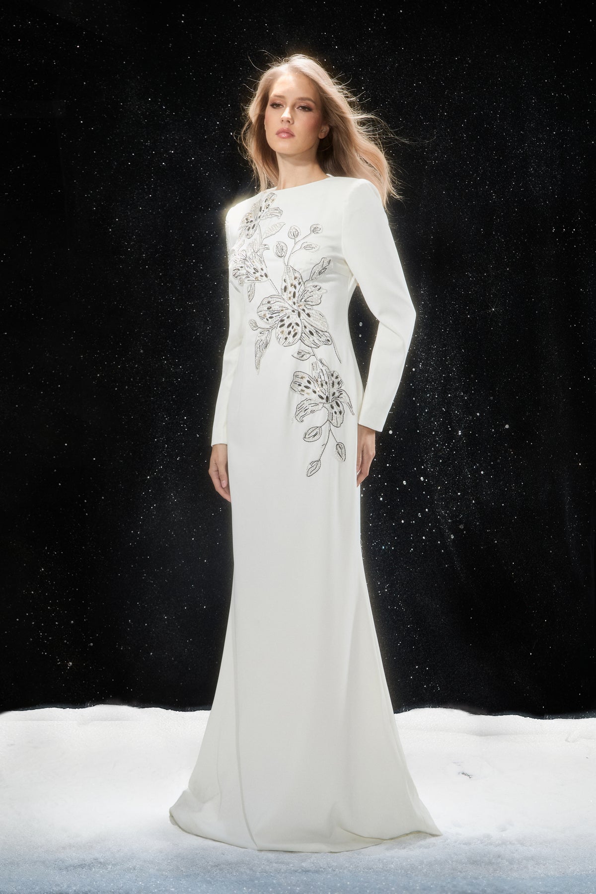 Remarkable Entrance White Floral Embroidered Long Sleeve Maxi Dress