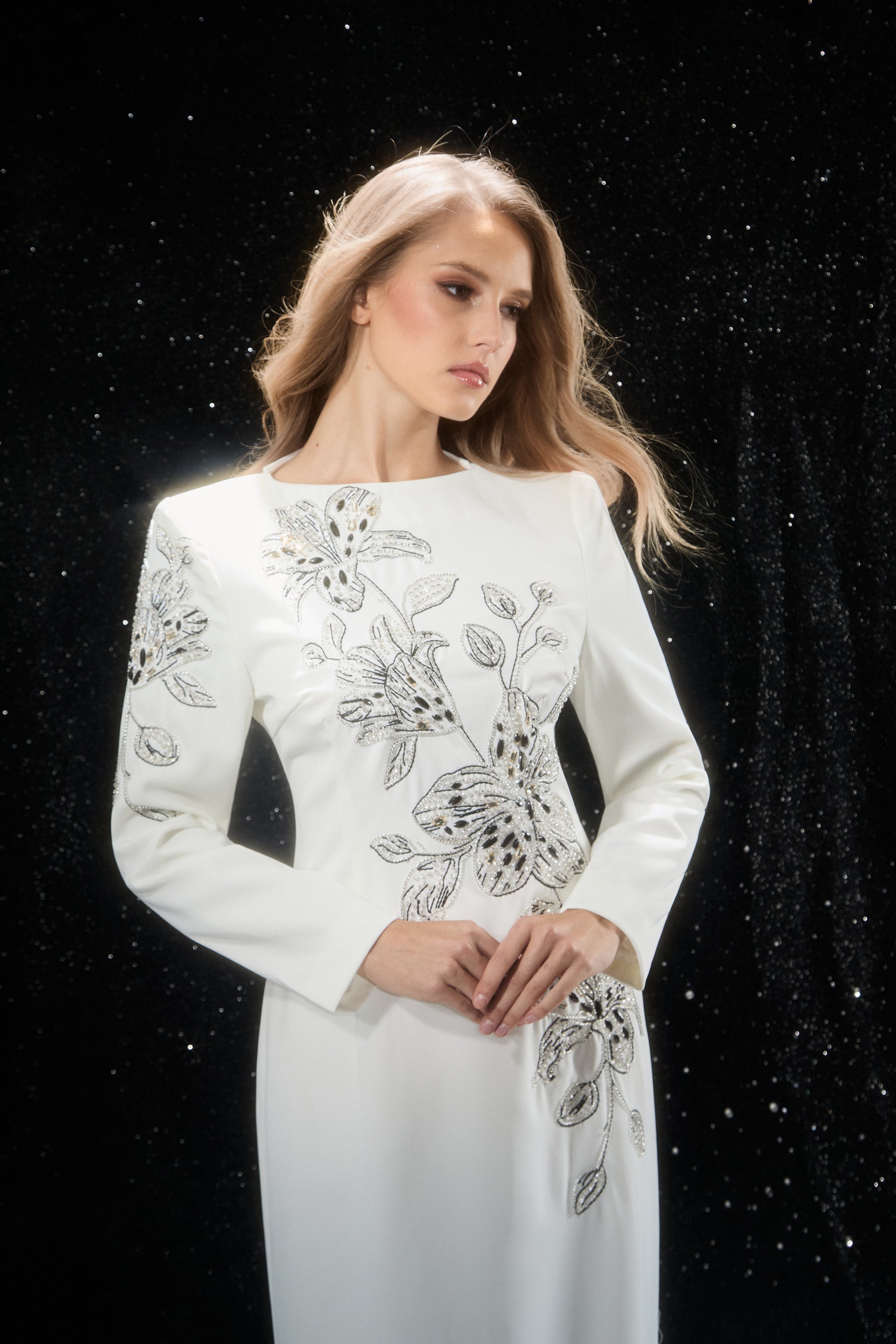 Remarkable Entrance White Floral Embroidered Long Sleeve Maxi Dress