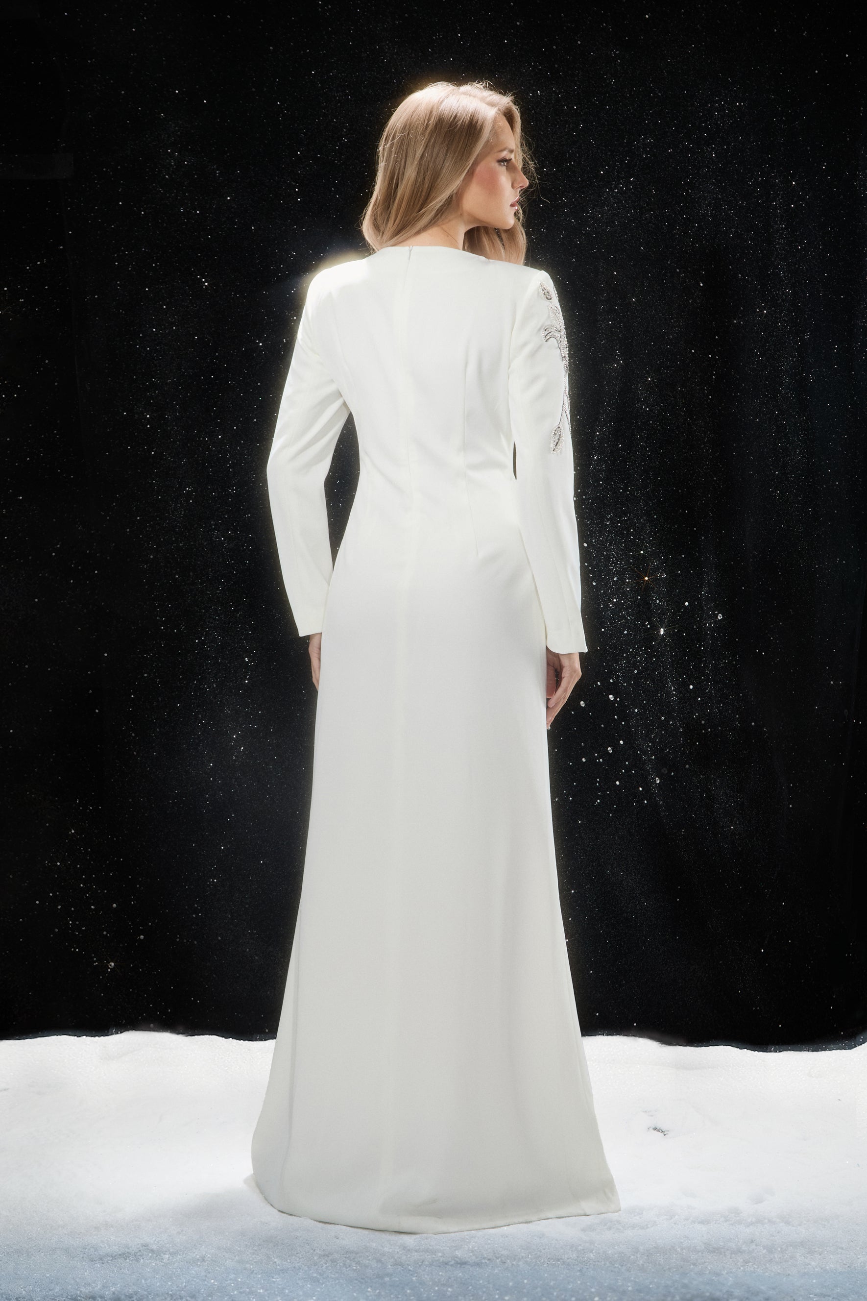 Remarkable Entrance White Floral Embroidered Long Sleeve Maxi Dress