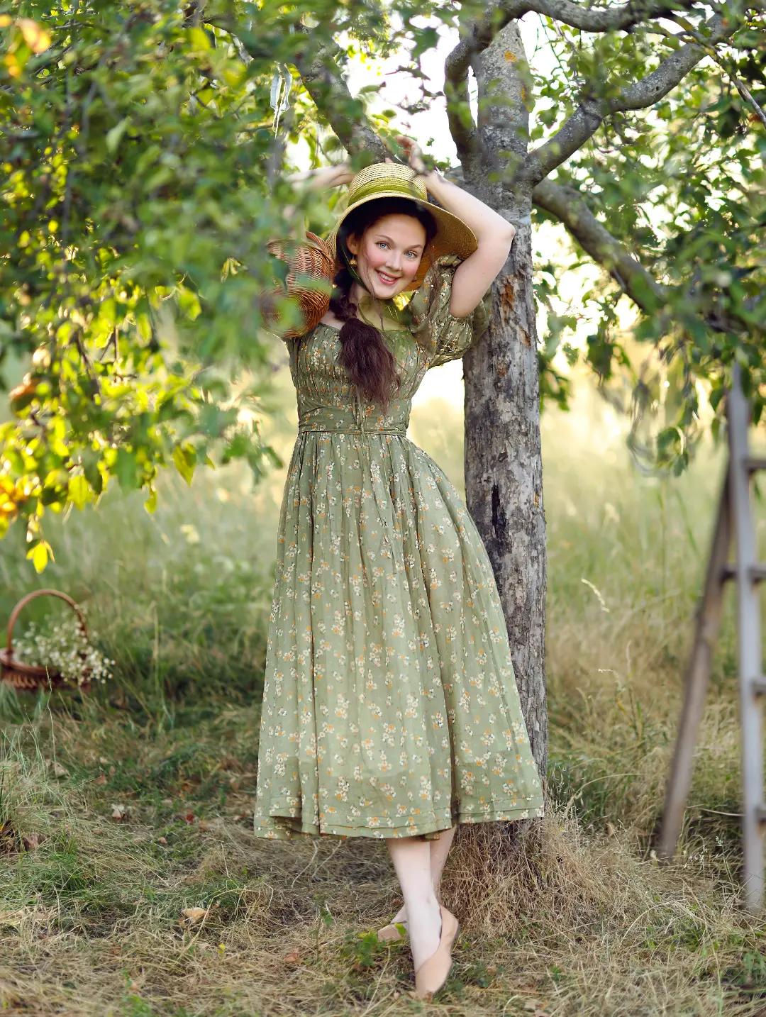 Alice 19 | Floral linen dress