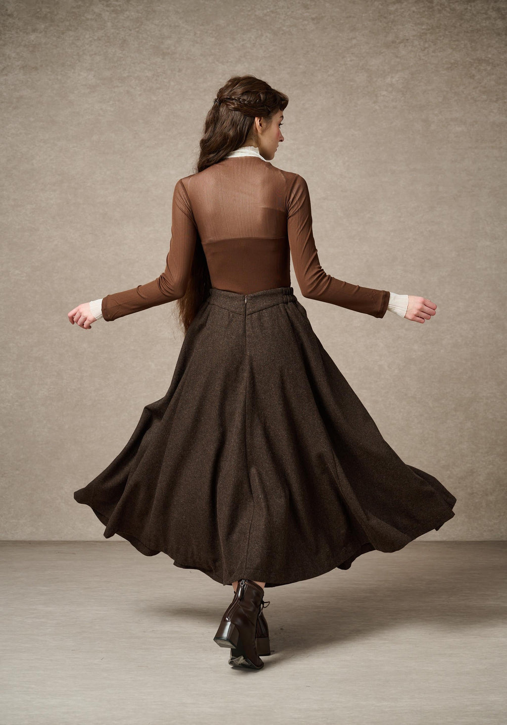 The Soft Lawn 12 | Midi Wool Skirt