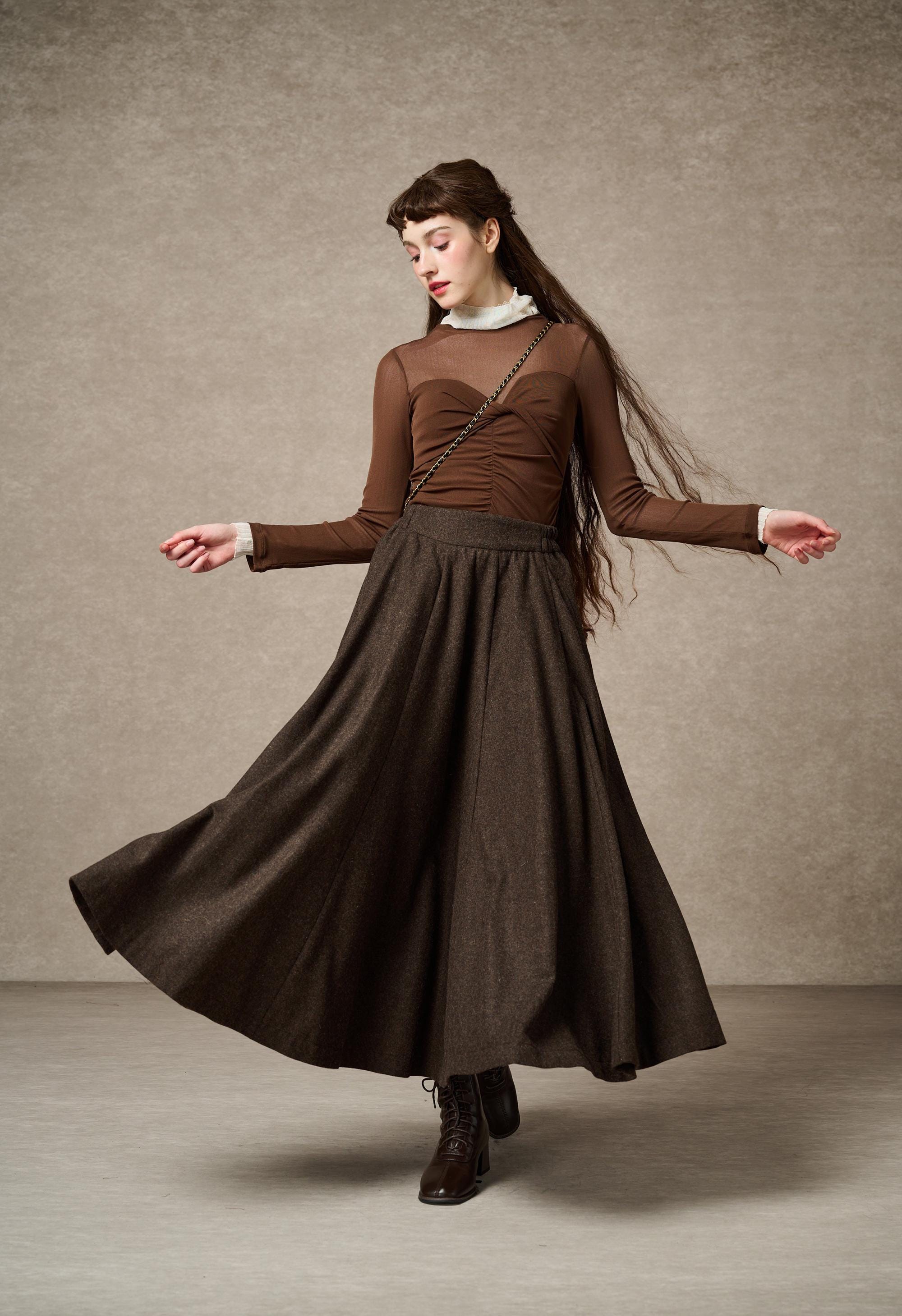 The Soft Lawn 12 | Midi Wool Skirt